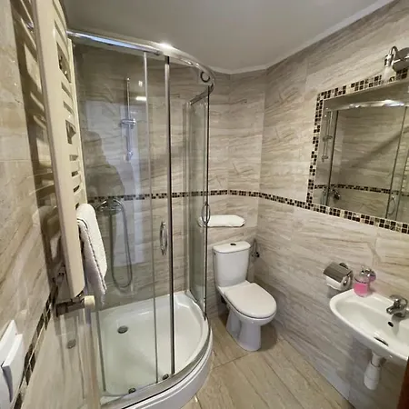 Gold לינה וארוחת בוקר 3*